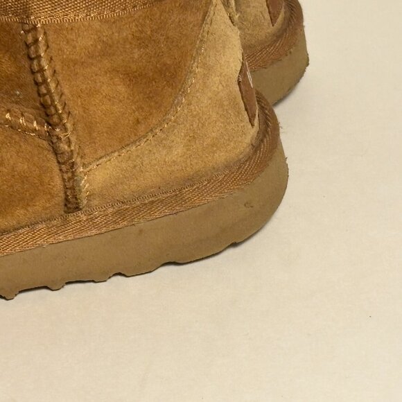UGG Kids Classic Ultra Mini Boots Chestnut Suede Size 2 Youth - Picture 15 of 16